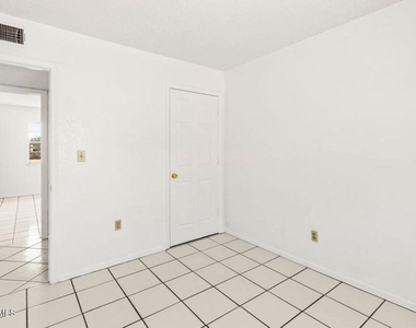 11701 Henry Phipps Drive - Photo Thumbnail 16