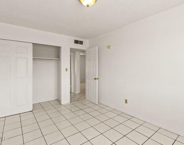 11701 Henry Phipps Drive - Photo Thumbnail 12