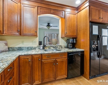 33 Marshfield Road - Photo Thumbnail 9