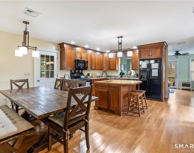 33 Marshfield Road - Photo Thumbnail 7