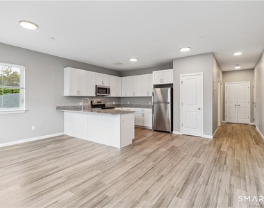 10 Steele Boulevard - Photo Thumbnail 18