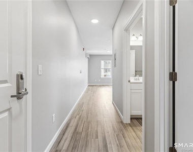 10 Steele Boulevard - Photo Thumbnail 2