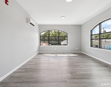 10 Steele Boulevard - Photo Thumbnail 5