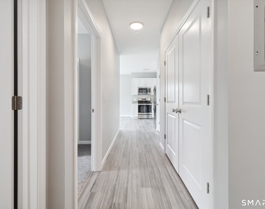 10 Steele Boulevard - Photo Thumbnail 2