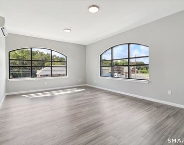 10 Steele Boulevard - Photo Thumbnail 4