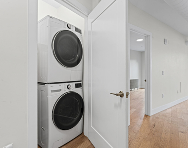 3725 Butler Street - Photo Thumbnail 6