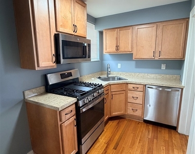 209 Clay St - Photo Thumbnail 4