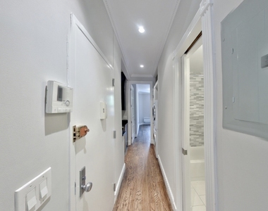 West 52nd Street - Photo Thumbnail 5