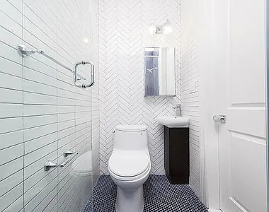 222 East 12th Street - Photo Thumbnail 3