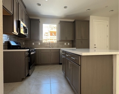 1823 Passerine Street - Photo Thumbnail 5