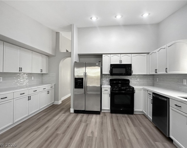 1506 Emerald Peak Avenue - Photo Thumbnail 12