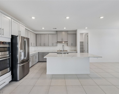 762 Spirit Lake Street - Photo Thumbnail 5