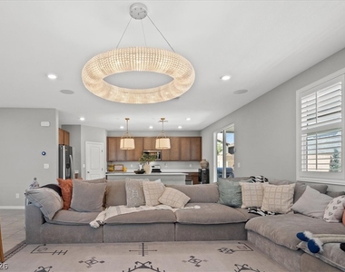 7014 Solano Canyon Avenue - Photo Thumbnail 6
