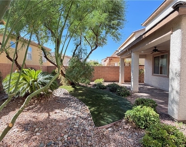 8118 Pinecrest Falls Street - Photo Thumbnail 14