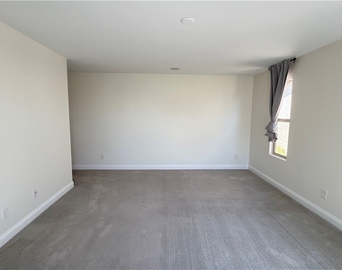 8118 Pinecrest Falls Street - Photo Thumbnail 16