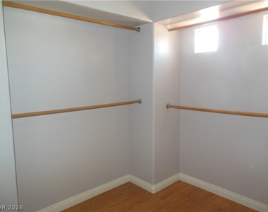 878 Scarlet Haze Avenue - Photo Thumbnail 16