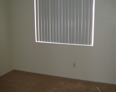 830 Padre Field Court - Photo Thumbnail 5
