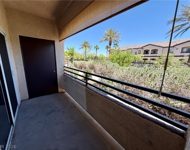 2291 W Horizon Ridge Parkway - Photo Thumbnail 14