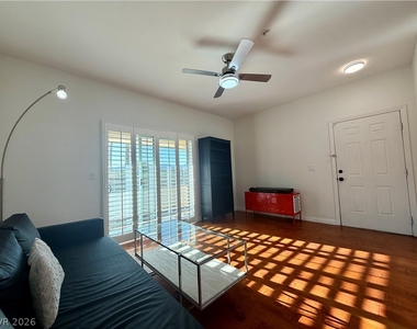 2291 W Horizon Ridge Parkway - Photo Thumbnail 2
