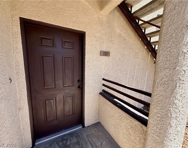 2291 W Horizon Ridge Parkway - Photo Thumbnail 16