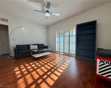 2291 W Horizon Ridge Parkway - Photo Thumbnail 1