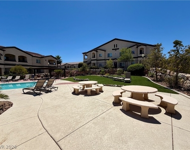 2291 W Horizon Ridge Parkway - Photo Thumbnail 18