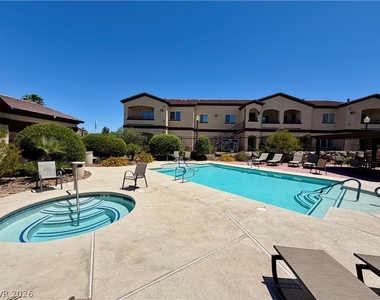 2291 W Horizon Ridge Parkway - Photo Thumbnail 19