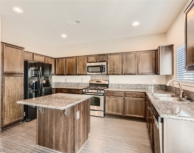 10601 Derby Peak Lane - Photo Thumbnail 5