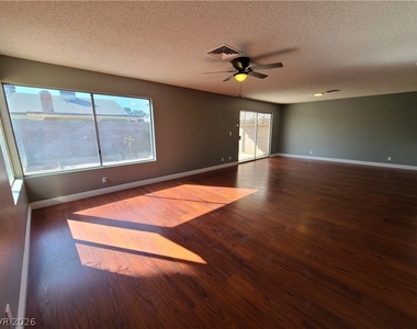 6751 Ledgewood Drive - Photo Thumbnail 4
