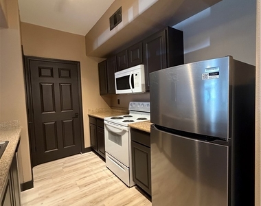 8000 W Badura Avenue - Photo Thumbnail 6