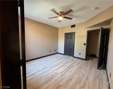 8000 W Badura Avenue - Photo Thumbnail 13
