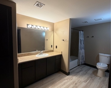 8000 W Badura Avenue - Photo Thumbnail 11