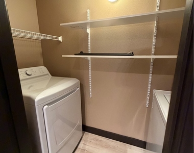 8000 W Badura Avenue - Photo Thumbnail 14