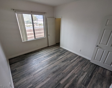 8148 Slate Falls Street - Photo Thumbnail 19