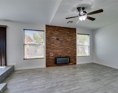 7943 Meandering Path Avenue - Photo Thumbnail 4
