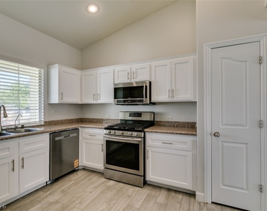 7943 Meandering Path Avenue - Photo Thumbnail 24