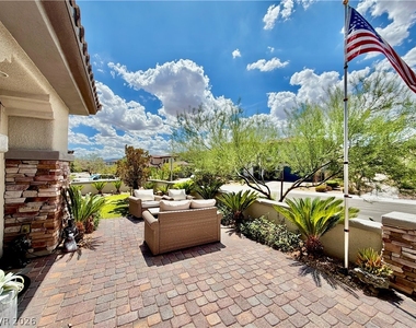 272 Highspring Street - Photo Thumbnail 4