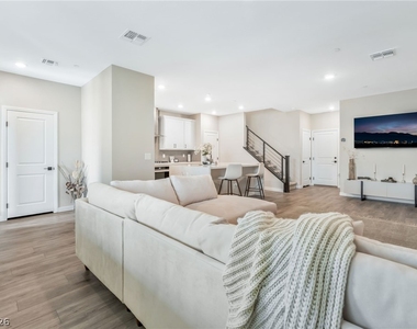 11569 Cedar Shore Avenue - Photo Thumbnail 5