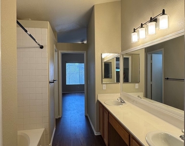5240 Fighting Fish Way - Photo Thumbnail 20