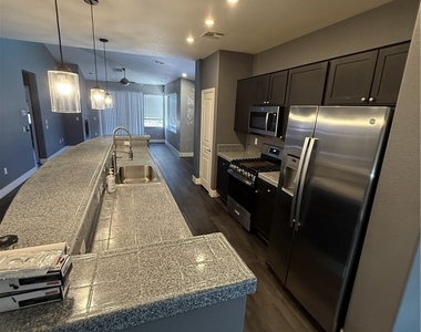 821 Peachy Canyon Circle - Photo Thumbnail 5
