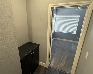 821 Peachy Canyon Circle - Photo Thumbnail 8