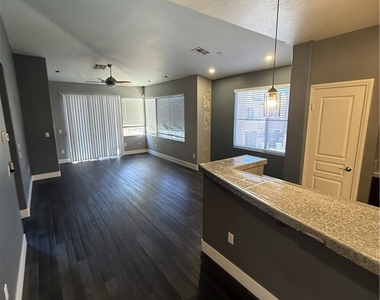 821 Peachy Canyon Circle - Photo Thumbnail 15