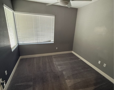 821 Peachy Canyon Circle - Photo Thumbnail 9