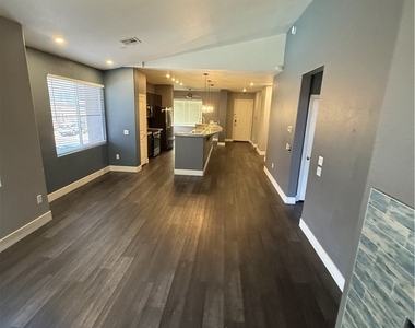 821 Peachy Canyon Circle - Photo Thumbnail 16