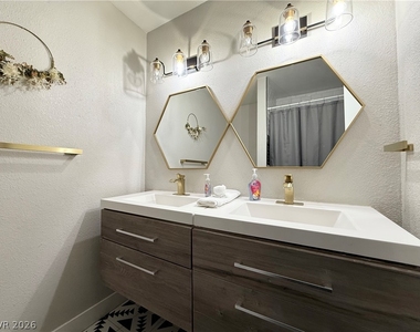 1526 E Twain Avenue - Photo Thumbnail 10