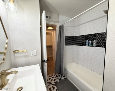 1526 E Twain Avenue - Photo Thumbnail 11