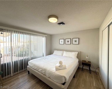 1526 E Twain Avenue - Photo Thumbnail 8