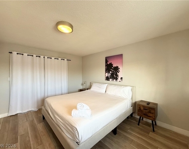 1526 E Twain Avenue - Photo Thumbnail 9
