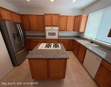 11765 Via Esperanza Avenue - Photo Thumbnail 5