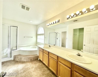 7623 Glorietta Bay Court - Photo Thumbnail 12